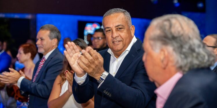 Liga Dominicana de Fútbol reconoce al vicealmirante Lee Ballester por sus aportes al desarrollo de esa disciplina