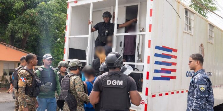 DGM detiene 712 indocumentados y recibe 375 de organismos de seguridad; deporta 873