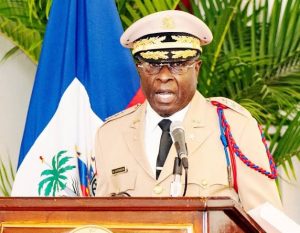 Jefe Ejército haitiano admite bandas están mejor armadas