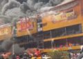 Un incendio afecta la tienda LyR de la autopista Las Américas