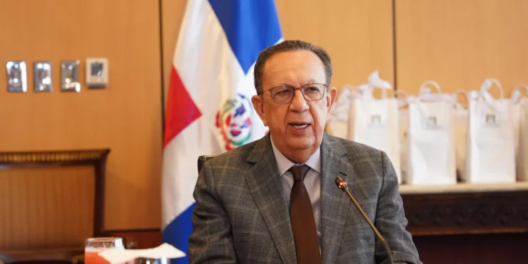 Abinader ratifica gobernador y vicegobernadora del Banco Central