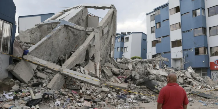 Aumenta a 294 el número de muertos y a 320 el de desaparecidos por terremoto en Colombia