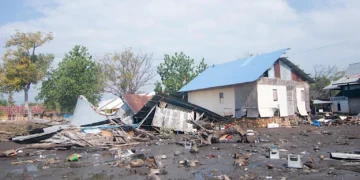 Más de 5.000 indonesios permanecen desplazados tras el fuerte terremoto de 7,7