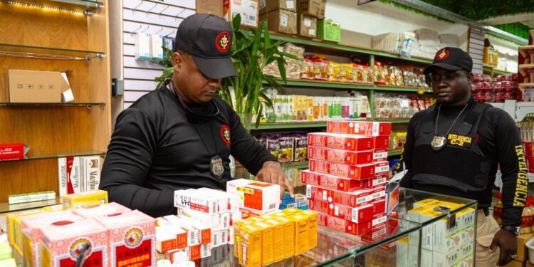 Incautan 119 mil mercancías en establecimiento comercial chino