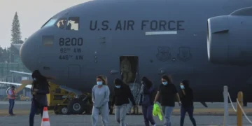 EEUU busca localizar en el extranjero a migrantes deportados para cobrarles multas