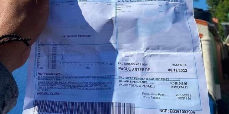 Alta factura eléctrica y apagones causan malestar entre ciudadanos puertoplateños