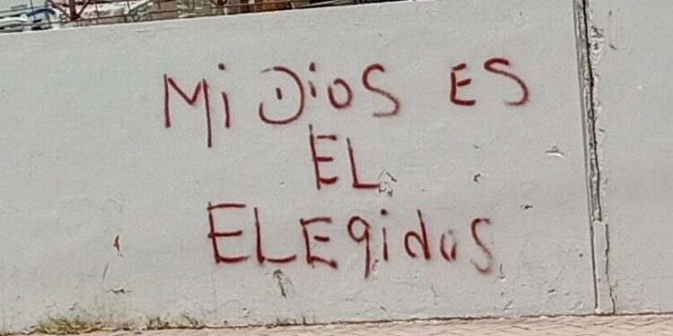 Denuncian pintadas de cruces y mensajes religiosos en distintos puntos de Puerto Plata