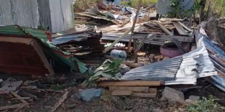 CEA destruye viviendas en Llanos de Pérez, Imbert, y aumenta la incertidumbre entre familias desalojadas