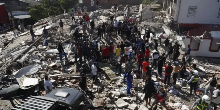 Aumenta a 234 muertos en cuatro regiones de Colombia por sismo de 7.4