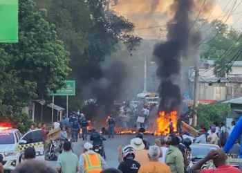 Protesta por muerte de Carolay Taveras paraliza tránsito entre Licey y Moca