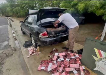Ejército ocupa 28,800 cigarrillos y 456 botellas de ron en Dajabón y Elías Piña