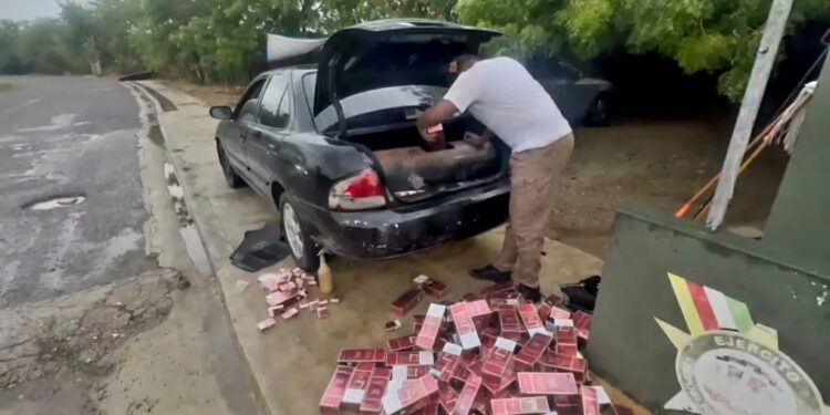 Ejército ocupa 28,800 cigarrillos y 456 botellas de ron en Dajabón y Elías Piña