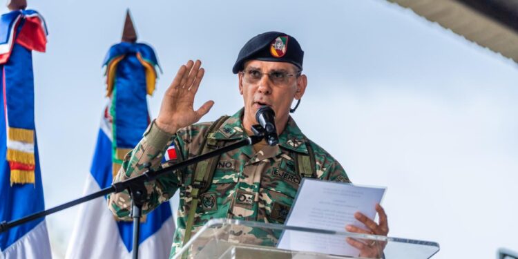 Comandante del Ejército encabeza graduación de 587 nuevos conscriptos en el Campamento Militar “16 de Agosto”