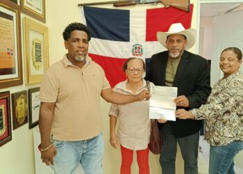 Alcaldía de Dajabón entrega cheques para obras comunitarias mediante presupuesto participativo