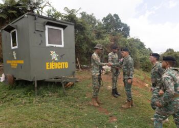 Comandante del Ejército recorre unidades fronterizas en provincias Pedernales e Independencia