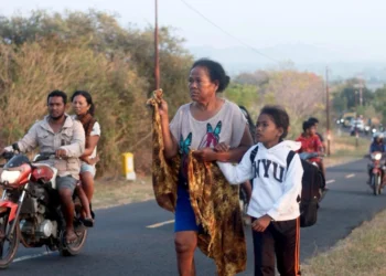 Cerca de medio centenar de muertos y 2.000 evacuados tras un terremoto de 7,7 en Indonesia