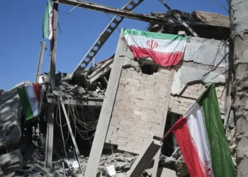 Irán reporta ataques estadounidenses contra la isla de Larak