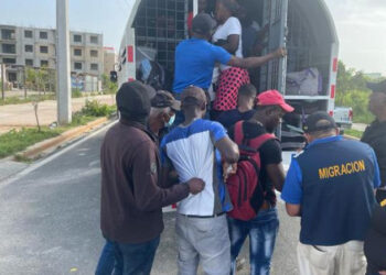 DGM detiene a 24 haitianos laboraban en negocios chinos