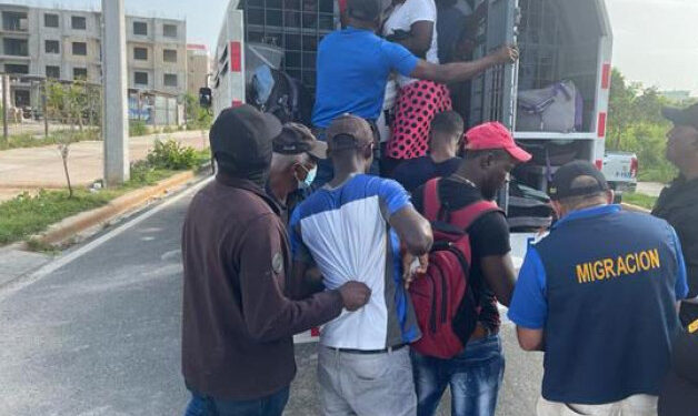 DGM detiene a 24 haitianos laboraban en negocios chinos