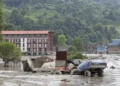 Superan los 800 muertos a ambos lados de la frontera tras la riada en Nepal