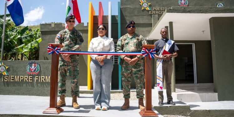 Comandante del Ejército reinaugura el puesto militar Aniceto Martínez tras su remodelación en Hondo Valle