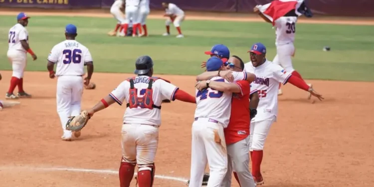 Softbol de RD hace historia: vence al campeón mundial y conquista su segundo oro seguido