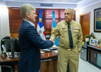 Migración y la operadora de cruceros “Carnival Corporation”, coordinan acciones para optimizar controles migratorios en puertos dominicanos