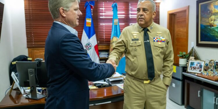 Migración y la operadora de cruceros “Carnival Corporation”, coordinan acciones para optimizar controles migratorios en puertos dominicanos