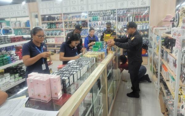 SANTIAGO: Ocupan miles de mercancías en negocios chinos