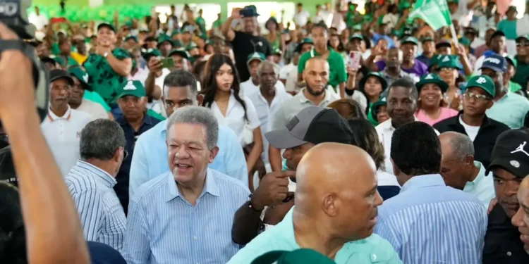 Leonel: “El PRM está viniendo a la Fuerza del Pueblo y eso está ocurriendo en todo el país”