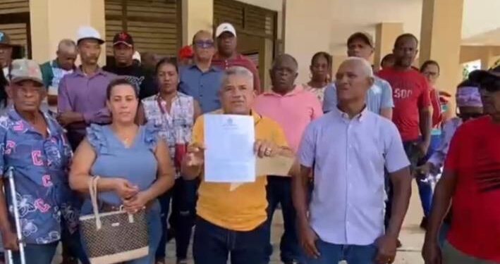 Familias desalojadas de Llanos de Pérez advierten que continuarán protestando