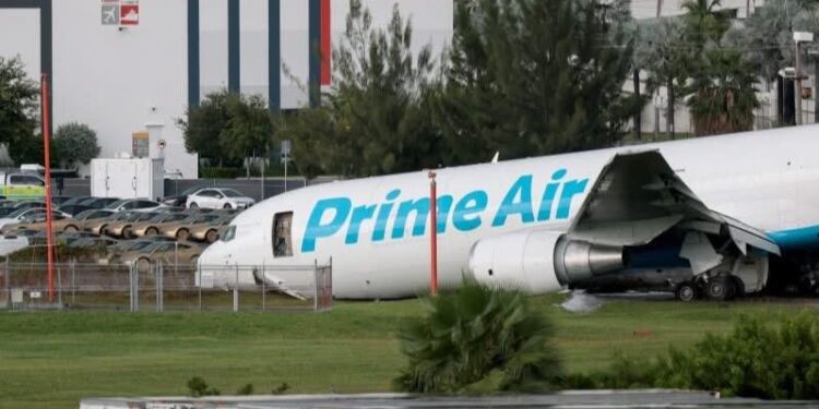 Al menos cinco muertos y cinco heridos tras accidente e incendio de avión de carga en Miami