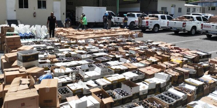 Desmantelan una de mayores fábricas de alcohol adulterado