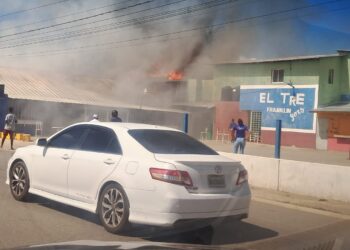 Incendio destruye barias viviendas y Bar Franklin en Dajabón