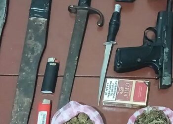Policía incauta armas, drogas y apresa a seis sujetos durante operativos en barrios de Barahona