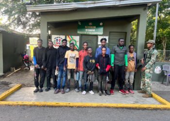 El ejército detuvo 19 haitianos indocumentados tratando de burlar puesto de vigilancia en Cañongo Dajabón