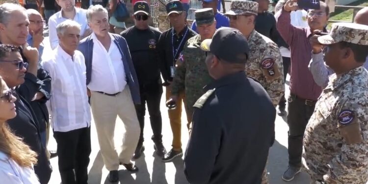 Delegación de la embajada y parlamento Europeo visita la frontera en Dajabón