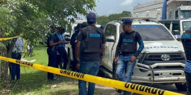 Tres hombres mueren tras supuestos enfrentamientos a tiros con agentes policiales en Santiago y Vásquez