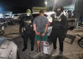 Decomisan 595 paquetes de cocaína y detienen a tres personas en Bani