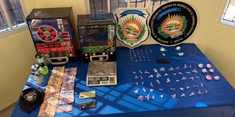 DNCD y Fiscalía incautan en Puerto Plata porciones de drogas, máquinas tragamonedas y celulares