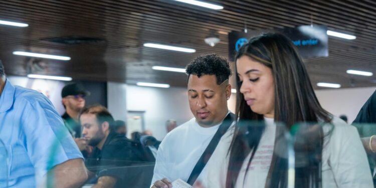Autogate también funciona en aeropuerto de Punta Cana para dominicanos con pasaporte biométrico, sin registro previo de Migración