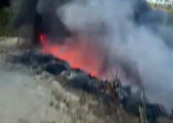 Desconocidos incendian neumáticos próximo al vertedero municipal de Sosúa
