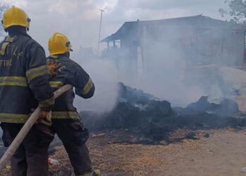 Bomberos sofocan incendio y accidente deja varios heridos en Montecristi