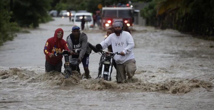 Lluvias provocan acumulación agua en zonas Santo Domingo