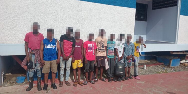 Amplio despliegue de Migración en Tenares culmina con 57 extranjeros detenidos