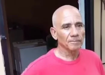 A punta de pistola, asaltantes atan y amordazan a regidor y su esposa en su propia residencia