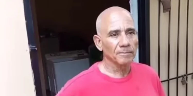A punta de pistola, asaltantes atan y amordazan a regidor y su esposa en su propia residencia