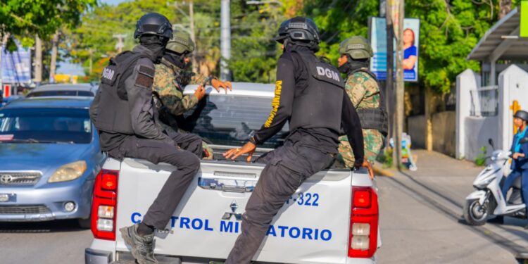 DGM despliega operativos de interdicción en la frontera y registra este domingo 302 deportaciones por Dajabón