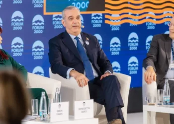 Abinader en Praga rechaza el continuismo presidencial