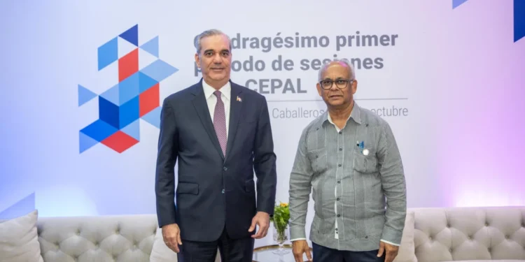 Abinader aborda con secretario de la OEA plan para Haití y democracia regional